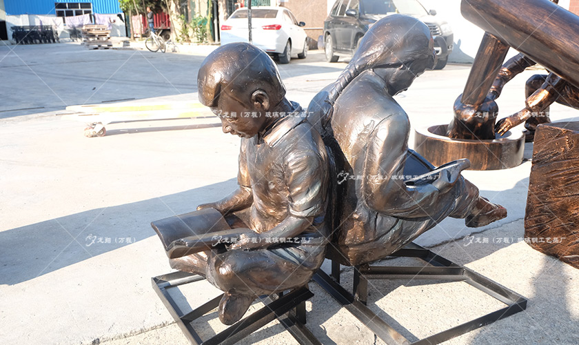 景觀雕塑制作設(shè)計包含哪些內(nèi)容？